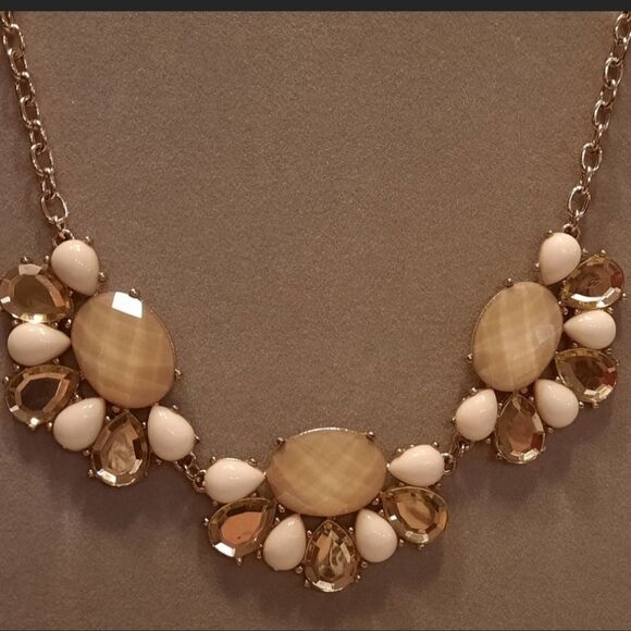 Charming Charlie Necklace Gold Faceted Tear Drop Beige Retro Boho 12" - Picture 3 of 3